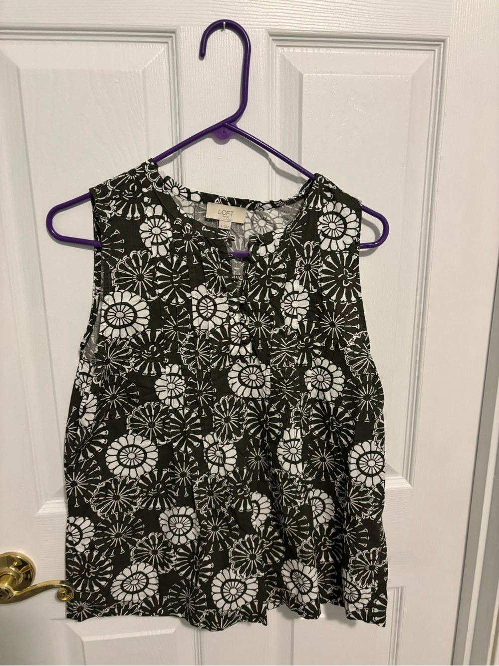 LOFT dark Green & White Floral Sleeveless Top 100% cotton